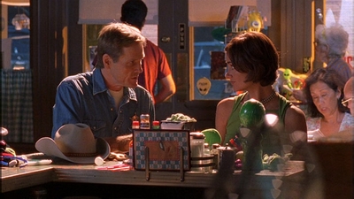 ROSWELL_-_E1X09_HEAT_WAVE_083.jpg