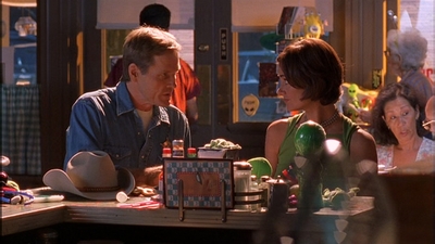 ROSWELL_-_E1X09_HEAT_WAVE_084.jpg