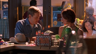 ROSWELL_-_E1X09_HEAT_WAVE_085.jpg