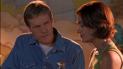 ROSWELL_-_E1X09_HEAT_WAVE_089.jpg