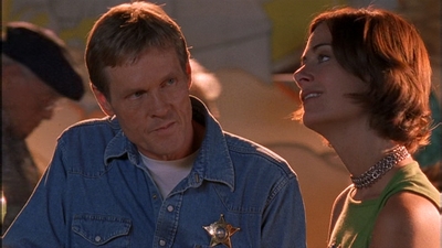 ROSWELL_-_E1X09_HEAT_WAVE_092.jpg