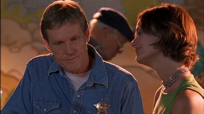 ROSWELL_-_E1X09_HEAT_WAVE_095.jpg