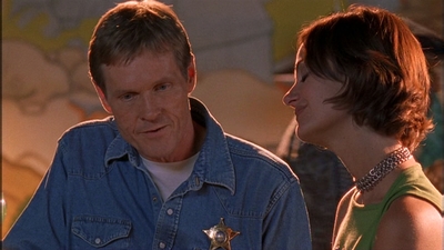 ROSWELL_-_E1X09_HEAT_WAVE_097.jpg