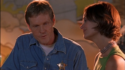 ROSWELL_-_E1X09_HEAT_WAVE_098.jpg