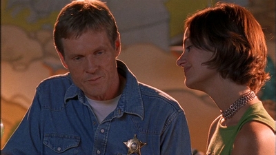 ROSWELL_-_E1X09_HEAT_WAVE_100.jpg
