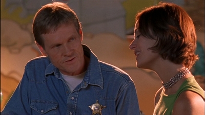 ROSWELL_-_E1X09_HEAT_WAVE_103.jpg