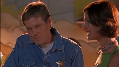 ROSWELL_-_E1X09_HEAT_WAVE_105.jpg