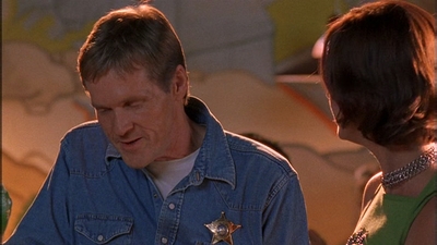 ROSWELL_-_E1X09_HEAT_WAVE_108.jpg