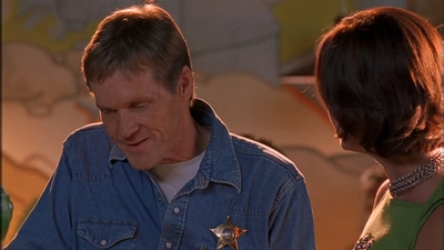 ROSWELL_-_E1X09_HEAT_WAVE_109.jpg