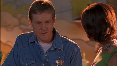 ROSWELL_-_E1X09_HEAT_WAVE_113.jpg
