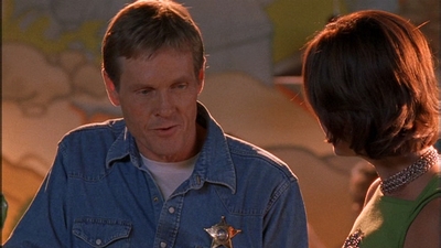 ROSWELL_-_E1X09_HEAT_WAVE_114.jpg