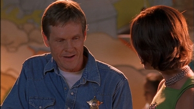 ROSWELL_-_E1X09_HEAT_WAVE_117.jpg