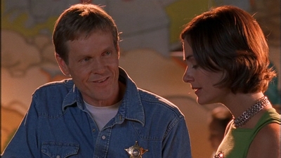 ROSWELL_-_E1X09_HEAT_WAVE_118.jpg