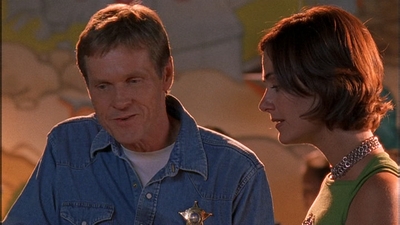 ROSWELL_-_E1X09_HEAT_WAVE_119.jpg