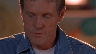 ROSWELL_-_E1X09_HEAT_WAVE_131.jpg