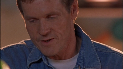 ROSWELL_-_E1X09_HEAT_WAVE_135.jpg