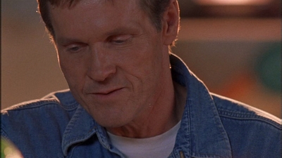 ROSWELL_-_E1X09_HEAT_WAVE_136.jpg