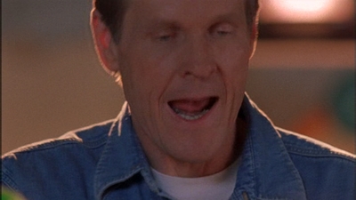 ROSWELL_-_E1X09_HEAT_WAVE_143.jpg