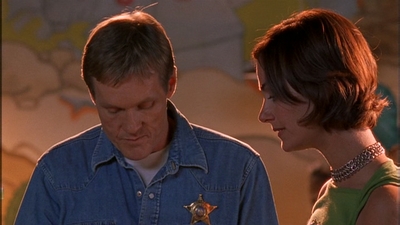ROSWELL_-_E1X09_HEAT_WAVE_152.jpg
