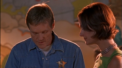 ROSWELL_-_E1X09_HEAT_WAVE_153.jpg