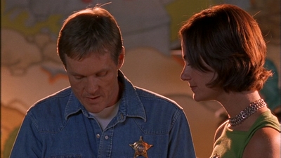 ROSWELL_-_E1X09_HEAT_WAVE_154.jpg
