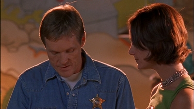ROSWELL_-_E1X09_HEAT_WAVE_155.jpg