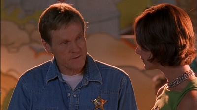 ROSWELL_-_E1X09_HEAT_WAVE_156.jpg