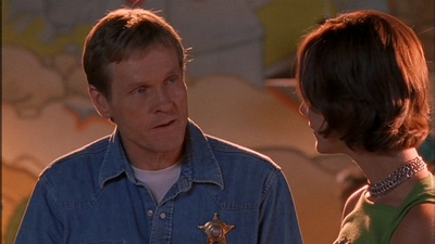 ROSWELL_-_E1X09_HEAT_WAVE_157.jpg