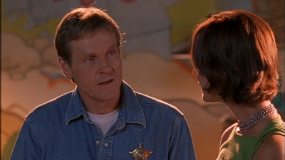 ROSWELL_-_E1X09_HEAT_WAVE_159.jpg