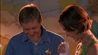 ROSWELL_-_E1X09_HEAT_WAVE_169.jpg