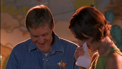 ROSWELL_-_E1X09_HEAT_WAVE_171.jpg