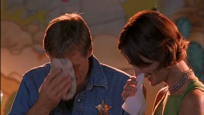 ROSWELL_-_E1X09_HEAT_WAVE_173.jpg