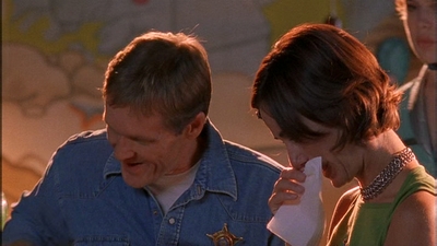 ROSWELL_-_E1X09_HEAT_WAVE_174.jpg
