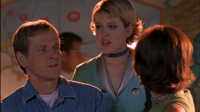 ROSWELL_-_E1X09_HEAT_WAVE_185.jpg