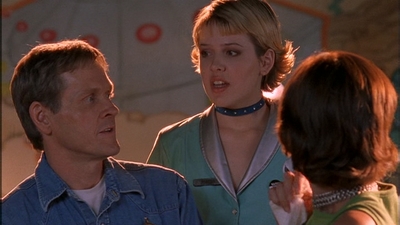 ROSWELL_-_E1X09_HEAT_WAVE_187.jpg