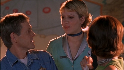 ROSWELL_-_E1X09_HEAT_WAVE_189.jpg