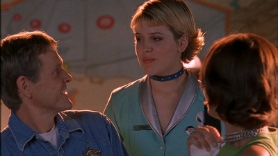ROSWELL_-_E1X09_HEAT_WAVE_191.jpg
