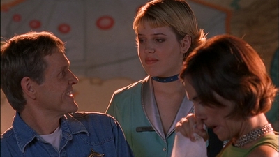 ROSWELL_-_E1X09_HEAT_WAVE_194.jpg