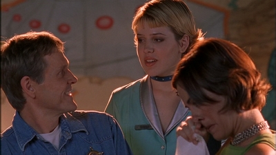 ROSWELL_-_E1X09_HEAT_WAVE_196.jpg
