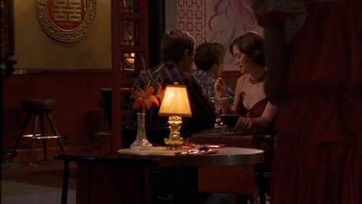 ROSWELL_-_E1X09_HEAT_WAVE_197.jpg