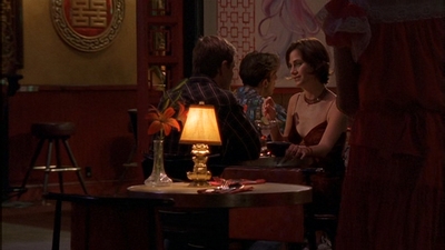 ROSWELL_-_E1X09_HEAT_WAVE_200.jpg