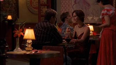 ROSWELL_-_E1X09_HEAT_WAVE_215.jpg