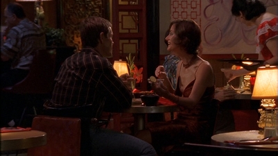 ROSWELL_-_E1X09_HEAT_WAVE_244.jpg
