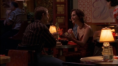 ROSWELL_-_E1X09_HEAT_WAVE_250.jpg