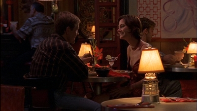 ROSWELL_-_E1X09_HEAT_WAVE_259.jpg