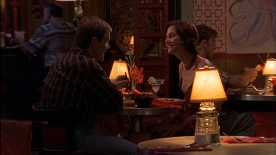 ROSWELL_-_E1X09_HEAT_WAVE_260.jpg