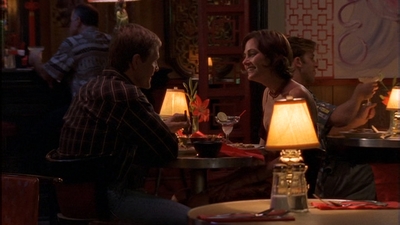 ROSWELL_-_E1X09_HEAT_WAVE_262.jpg