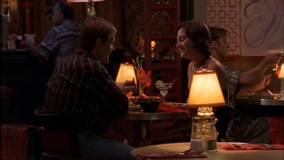 ROSWELL_-_E1X09_HEAT_WAVE_263.jpg