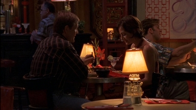 ROSWELL_-_E1X09_HEAT_WAVE_266.jpg
