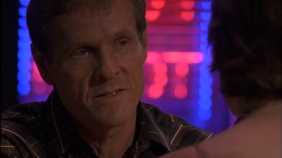 ROSWELL_-_E1X09_HEAT_WAVE_279.jpg